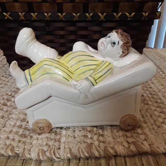 Omnibus Poor Me Man Broken Arm Leg Trinket Box - Picture 6 of 9